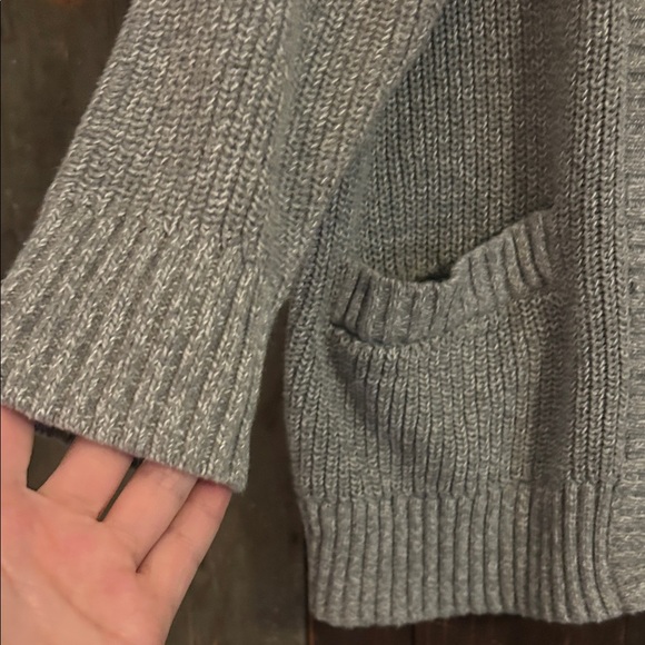 Hollister Women's Light Gray Knit Cardigan - Picture 4 of 6